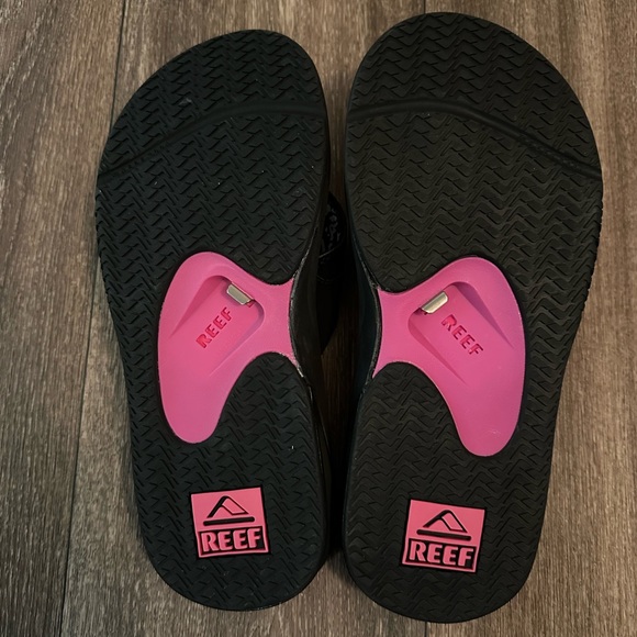 Reef flip flops. Black and White. Size 8 - Picture 4 of 6